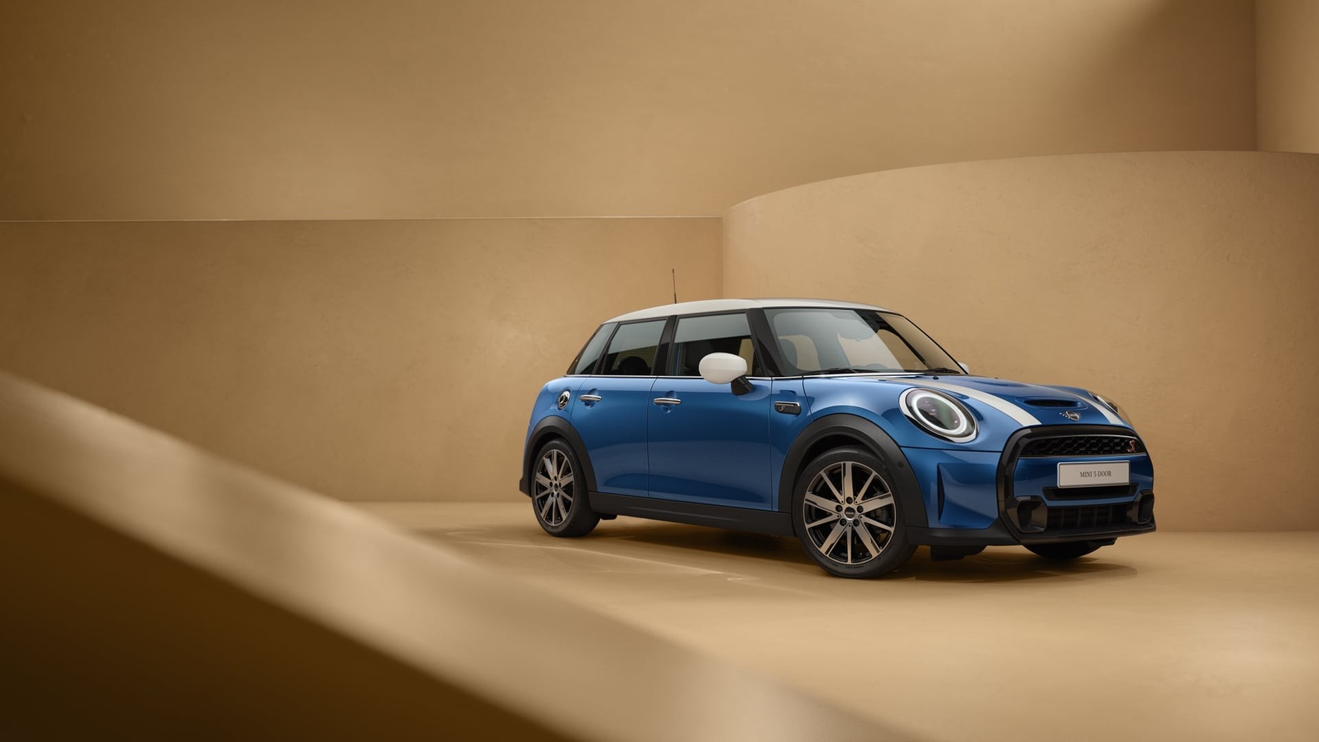MINI 5 Door Hatch - Front View